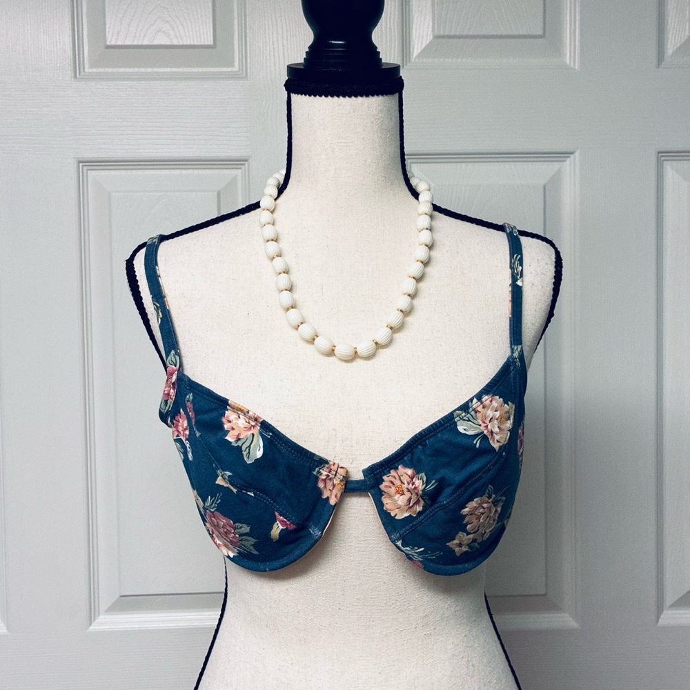 EUC Bikini swim top by Sun Streak Blue floral print. Size 12.
